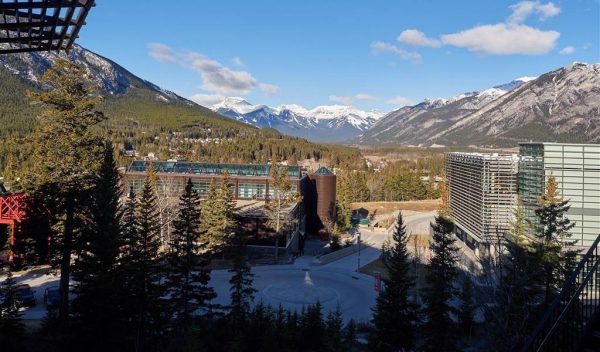 Buildings in Banff with the mountains in the background