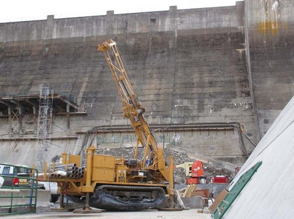 PIezometer installation on the dam site. 