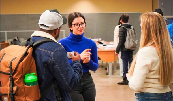 Angele Mavridis shares her experience with UBCO students at the UBCO Career Fair.