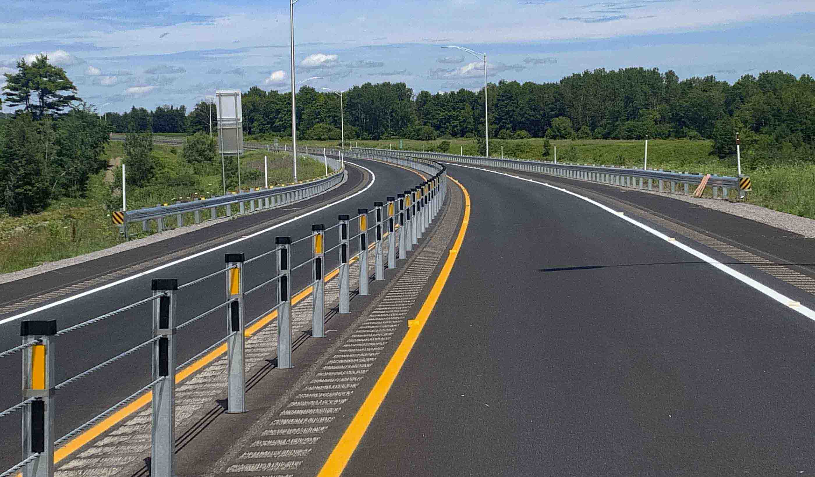 Installation d’une glissière à câbles sur l’autoroute 50